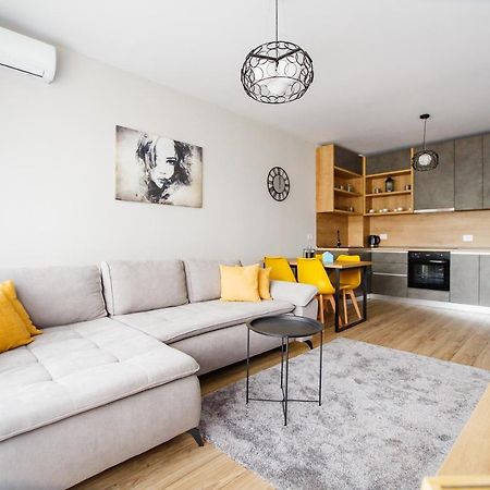 Gorgeous Home At Prima Universitatii Oradea Extérieur photo