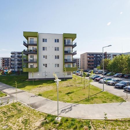 Gorgeous Home At Prima Universitatii Oradea Extérieur photo
