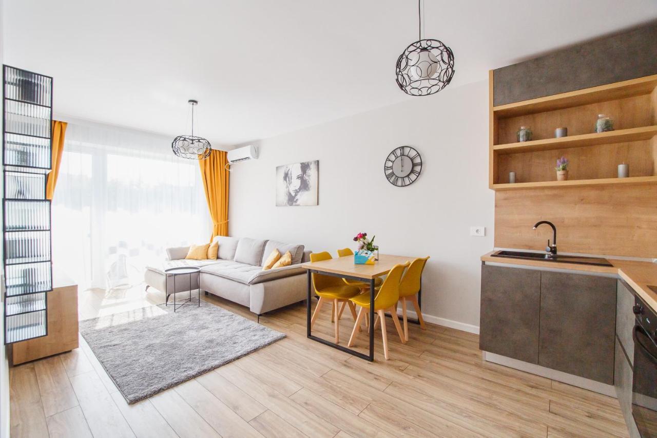 Gorgeous Home At Prima Universitatii Oradea Extérieur photo